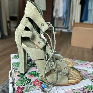 Gucci olive green sandal size 36 and 37